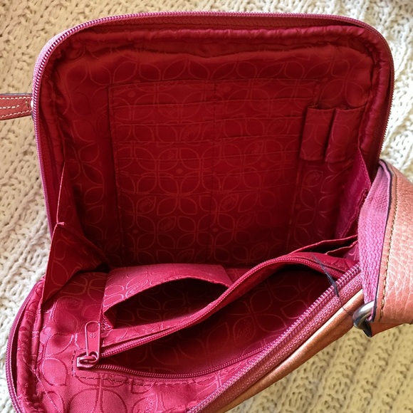 Fossil Crossbody Expandable Bag - Picture 8 of 11